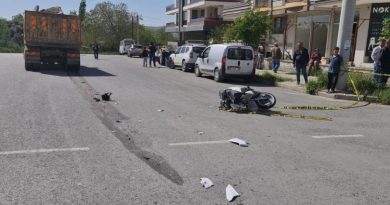 Hafriyat kamyonun altında kalan motosiklet sürücüsü hayatını kaybetti