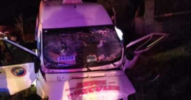 Hatay’da minibüs şarampole uçtu: 12 yaralı