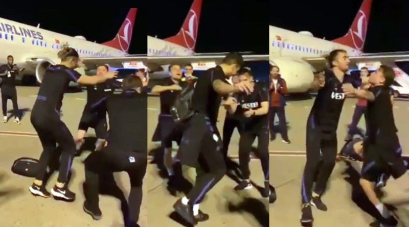 Havalimanında kolbastı oynayan Trabzonsporlu futbolcular renkli görüntüler oluşturdu