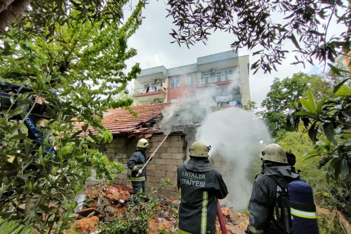 Hırsızlar önce soydu, sonra yaktı