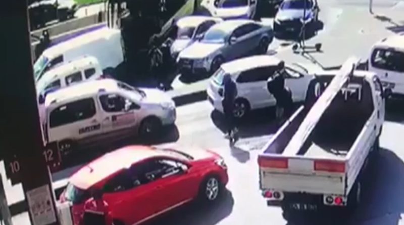 İETT otobüsü 6 araca çarptı: Faciadan dönülen kaza anı kamerada