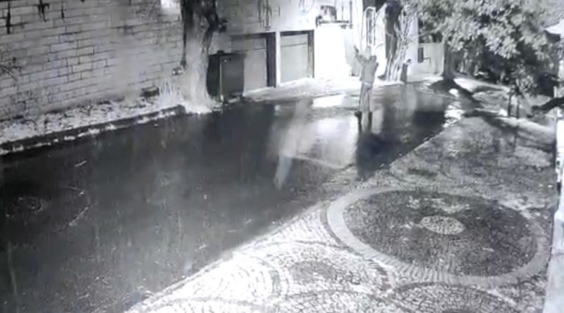 İstanbul’da iş adamının villasına silahlı saldırı kamerada