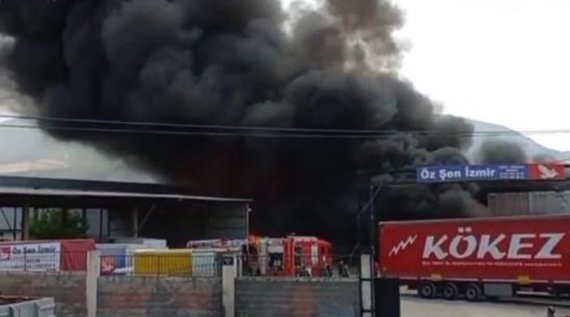 İzmir'de geri dönüşüm tesisinde yangın