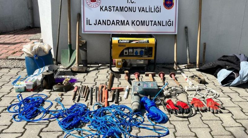 Kaçak define avcılarına suçüstü baskın: 3 gözaltı