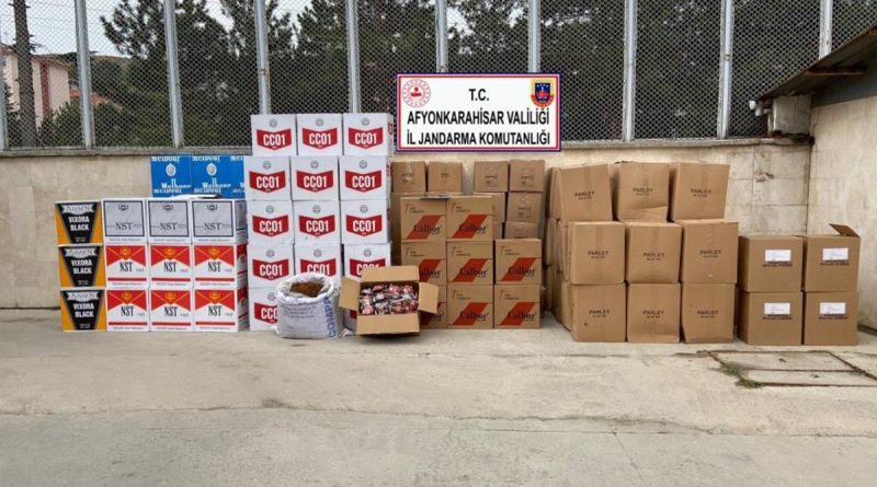 Kaçak tütün satan şahsın evinden çıkanlar şok etti