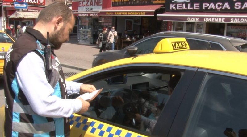 Kadıköy'de emniyet kemeri takmayan taksi şoförlerine ceza yağdı