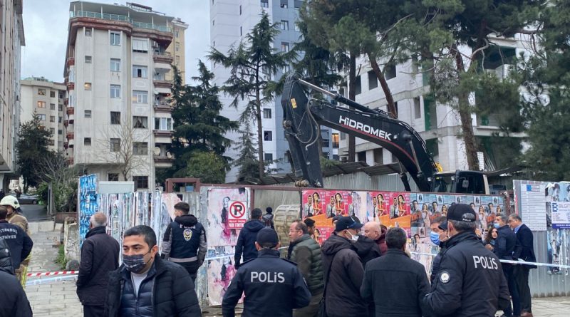 Kadıköy’de inşaatta istinat duvarının çökmesiyle göçük oluştu