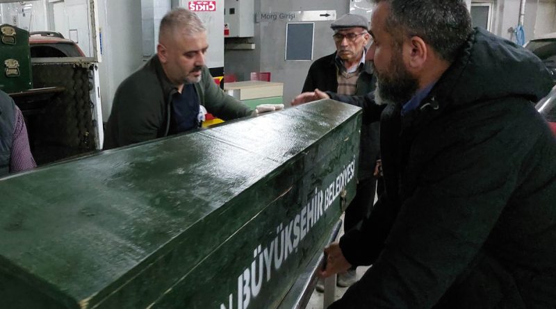 Kanser hastası kadın, babasını uykusunda baltayla öldürdü