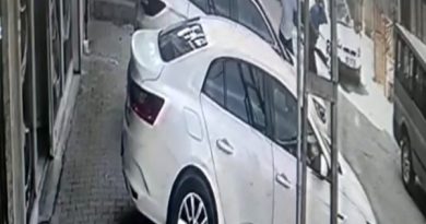 Kavga ettiği kişiyi bıçağın dipçiği ile yaraladı