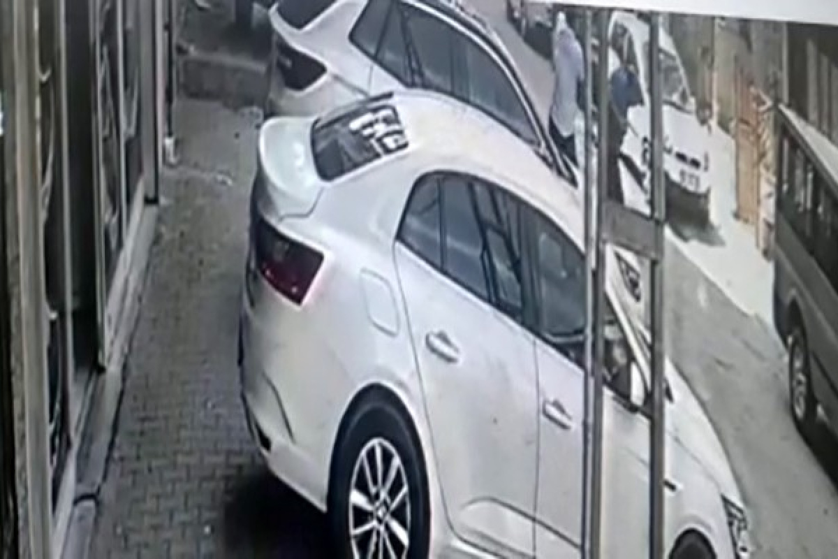 Kavga ettiği kişiyi bıçağın dipçiği ile yaraladı