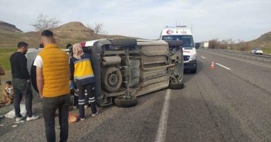 Kayseri'de hafif ticari araç yan yattı: 7 yaralı