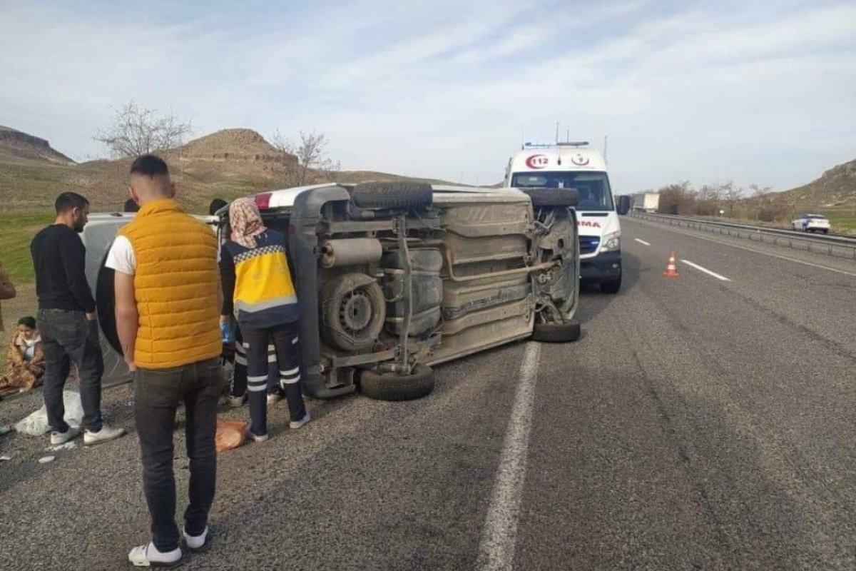 Kayseri'de hafif ticari araç yan yattı: 7 yaralı