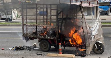 Kesilen cezaya kızdı, ekmek teknesini ateşe verdi
