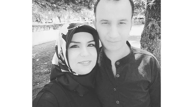 Kocasını bıçakla öldürdü