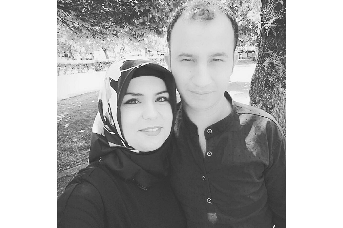 Kocasını bıçakla öldürdü
