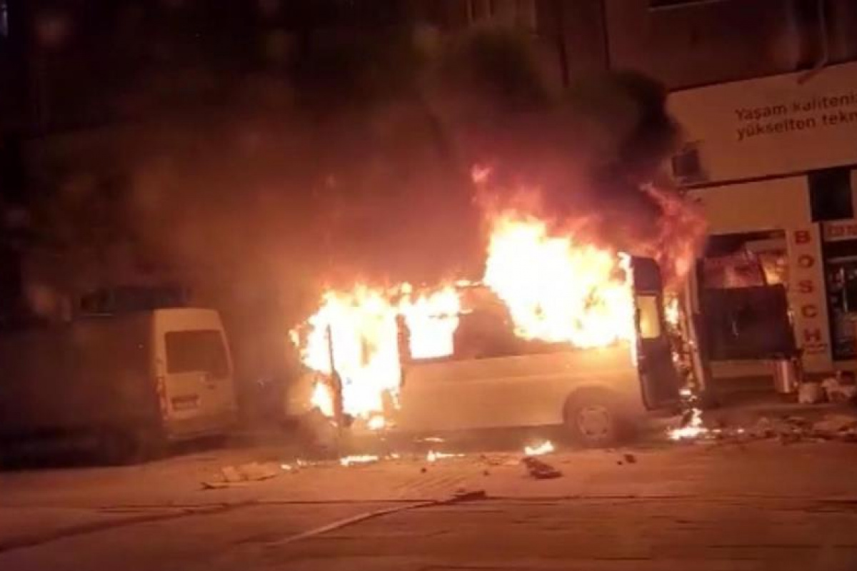 Kontağın çevrilmesiyle transit aniden patlayıp ateş topuna döndü: 1 yaralı