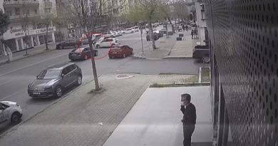 Kontrolsüz dönüşün zincirleme kazayla sonuçlandığı kaza anı kamerada