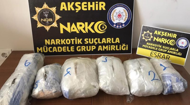 Konya'da aracın stepnesinde 3 kilo 130 gram esrar ele geçirildi