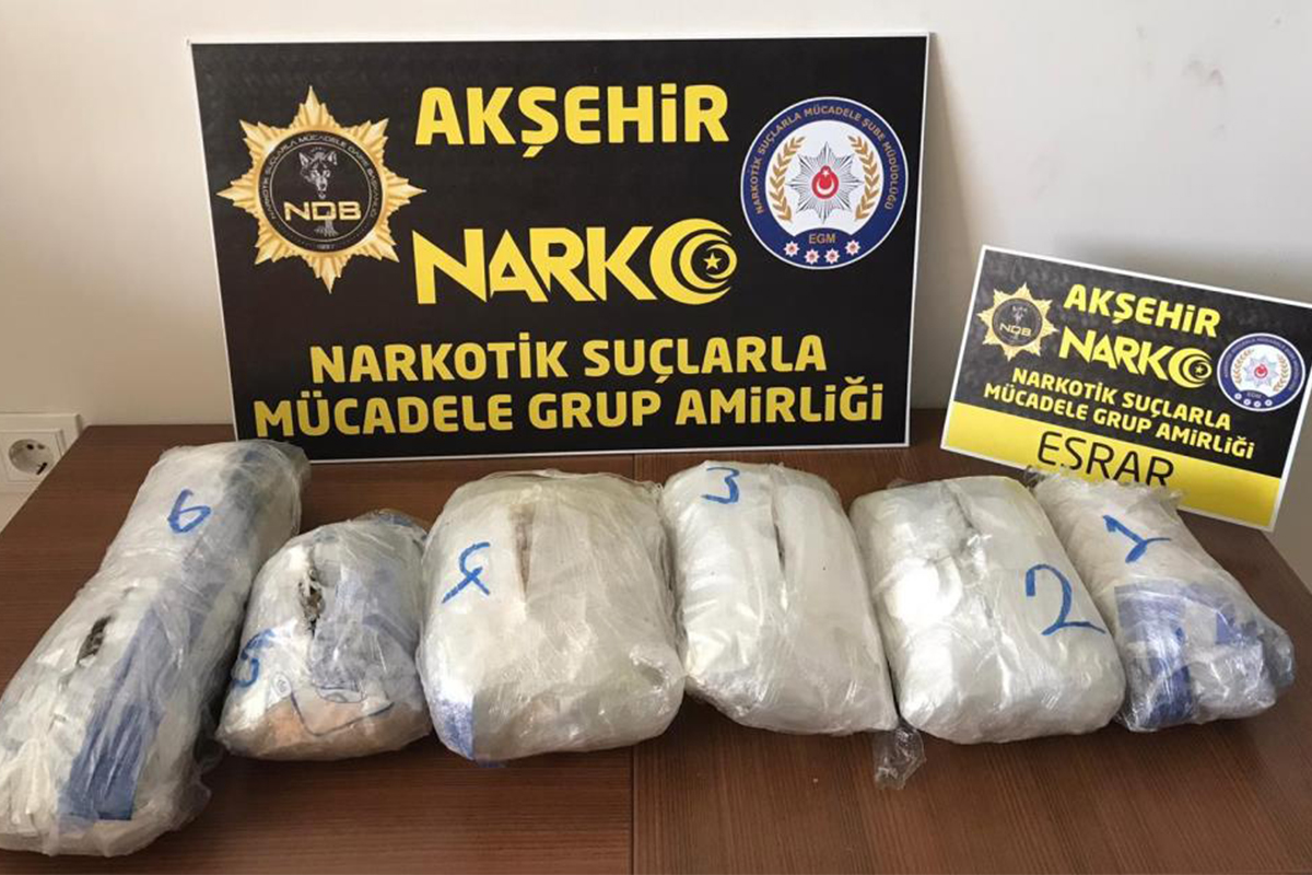 Konya'da aracın stepnesinde 3 kilo 130 gram esrar ele geçirildi