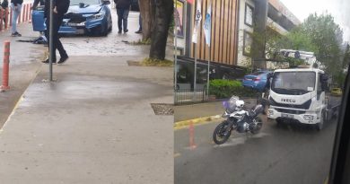 Lüks otomobil önce kaldırıma çıktı, sonra ağaca çarptı