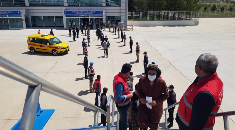 Malatya’da son 3 günde 908 düzensiz göçmen ülkelerine gönderildi