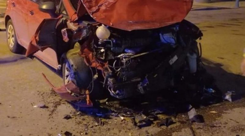 Manisa’da askeri ambulans ile araba çarpıştı: 3 zarar görmüş