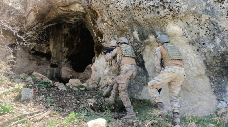 MSB: 'Barış Pınarı ve Fırat Kalkanı bölgelerinde 12 PKK/YPG'li terörist etkisiz hale getirildi'