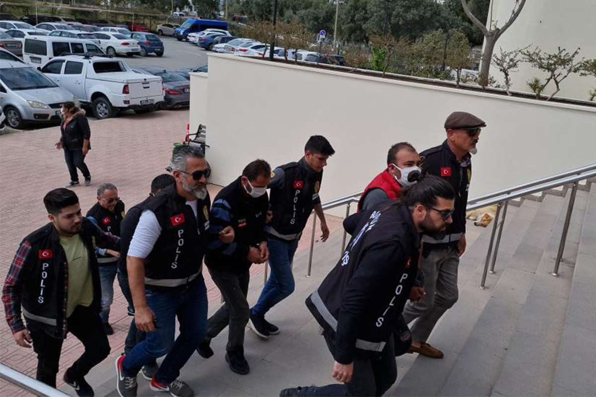 Muğla'daki yangınla ilgili gözaltına alınan 3 belirsiz adliyeye sevk edildi