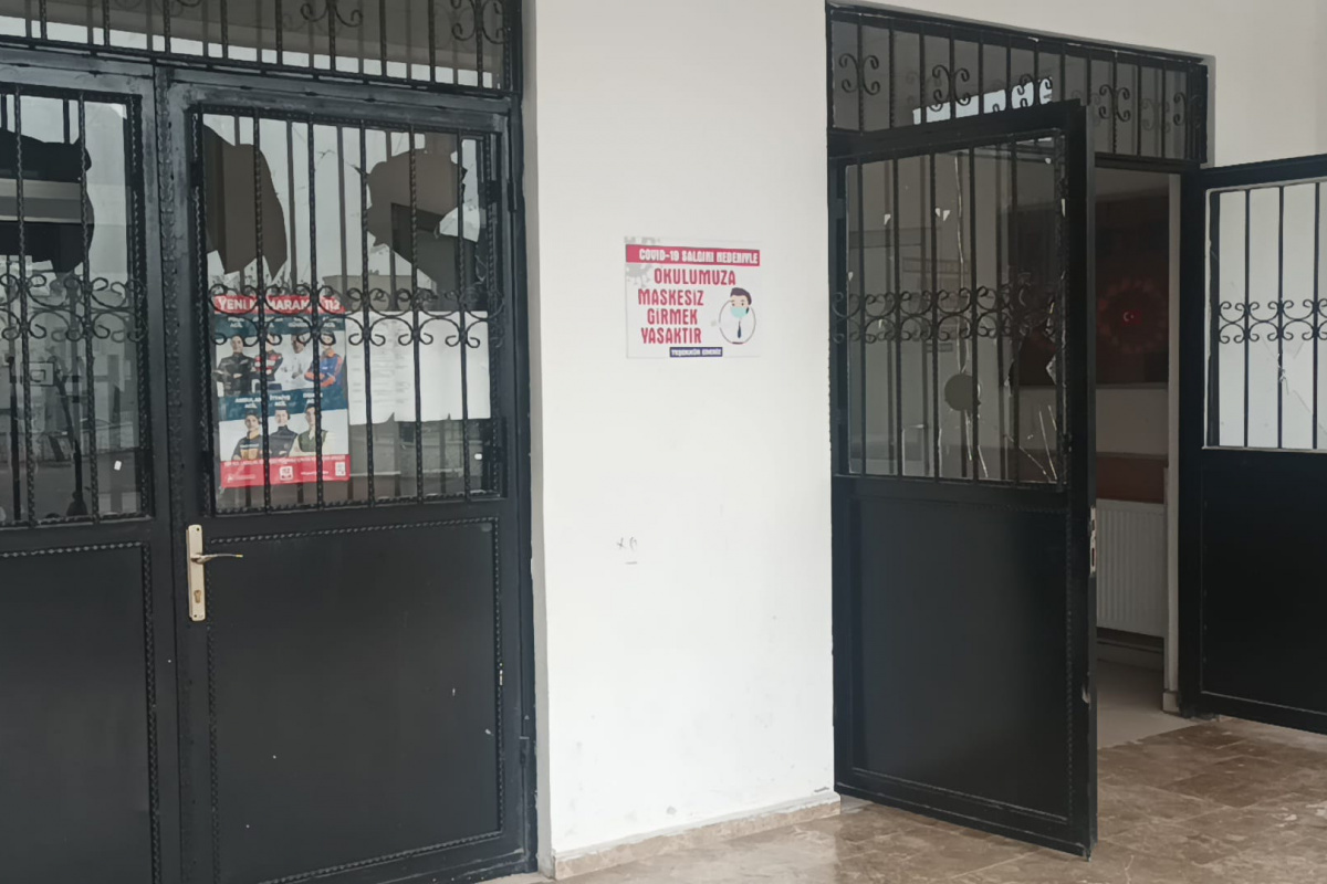 Okula satırlı hücum