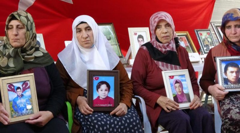 PKK-HDP mağduru ailelerin kararlı direnişi 970’inci gününde