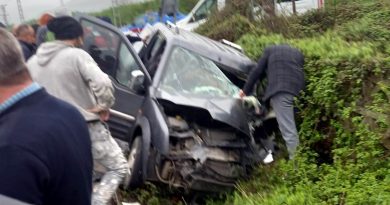 Samsun’da kamyonla hafif ticari vasıta çarpıştı: 1’i ağır 3 yaralı