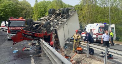 Sarıyer'de refüje çarpan kamyonet ters döndü: 3 ağır yaralı