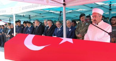 Şehit sözleşmeli Er Fırat Canlı son yolculuğuna dualarla uğurlandı