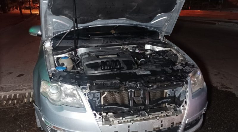 Seyir halindeki otomobil alev alarak yandı