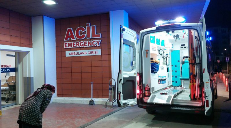 Silahla oynayan zabıta memuru kazara kafasından kendini vurdu