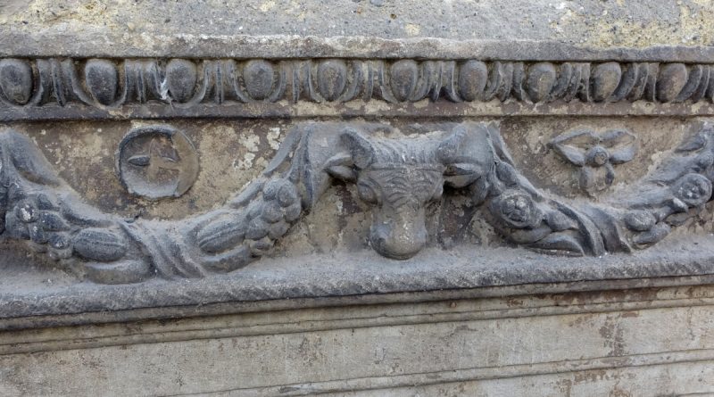 Sinop Kalesi’nin surlarında 2 bin 500 yıllık kırlent ortaya çıktı