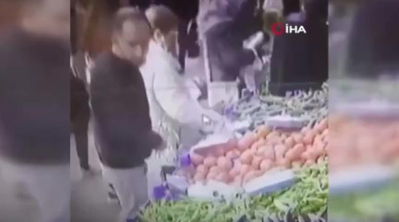 Şişli'deki pazarda cep telefonu hırsızlığı kamerada