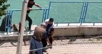 Suya düşen çocuğu yoldan geçen vatandaş kurtardı