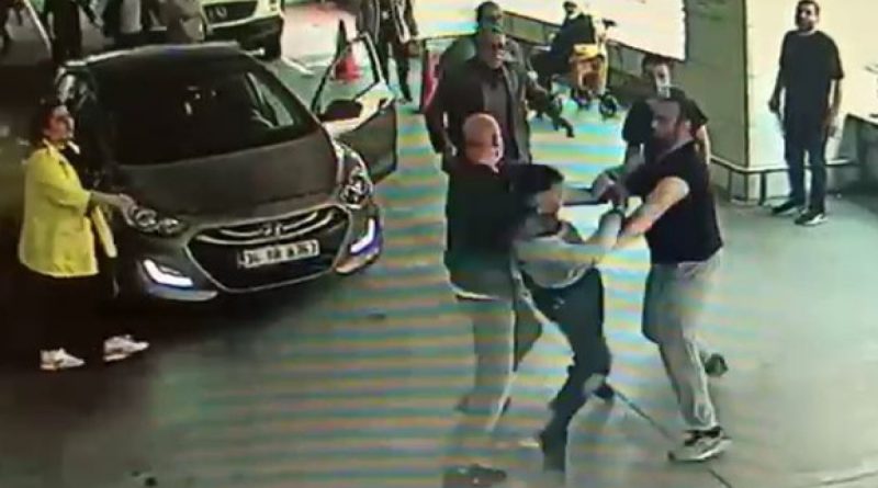 Taksim'de hastane girişinde park kavgası