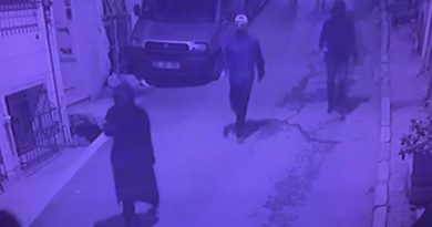 Taksim’de kadın turiste kapkaç şoku