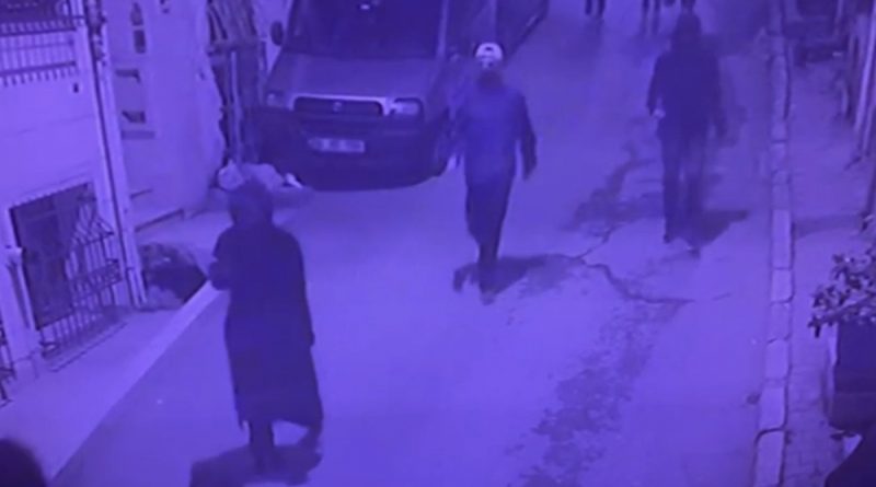 Taksim’de kadın turiste kapkaç şoku