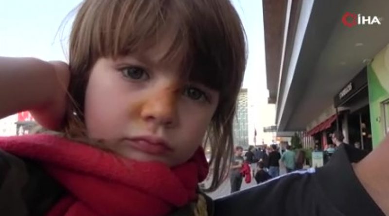Taksim’de köpek İranlı çocuğu burnundan ısırdı