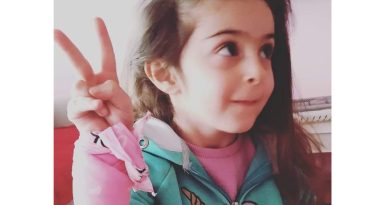 Tatil yolunda rahatsızlanarak hayatını kaybeden minik Ece toprağa verildi