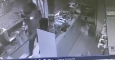 Telefoncuya giren hırsızlar 100 bin liralık telefon ve aksesuar çaldı