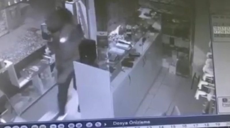 Telefoncuya giren hırsızlar 100 bin liralık telefon ve aksesuar çaldı