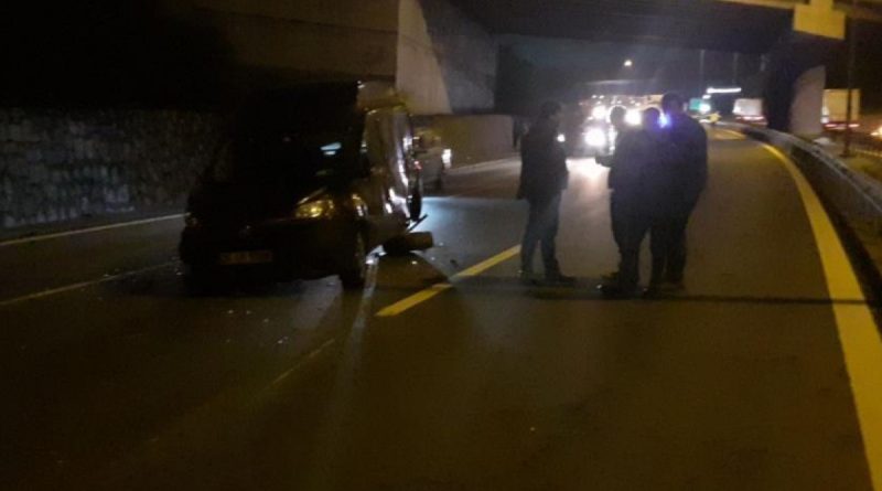 TEM’de 4 aracın karıştığı zincirleme kazada tır sürücüsü olay yerinden kaçtı