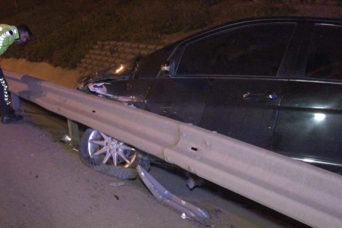 TEM otoyolunda kontrolü kaybeden sürücü su kanalına uçtu