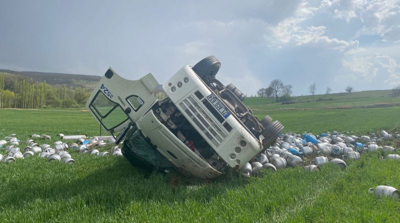 Tüp dolu tır devrildi, 1 kişi yaralandı