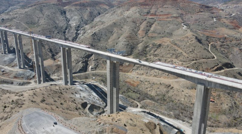 Türkiye'nin en uzun viyadüğü! Bakan Karaismailoğlu inceledi