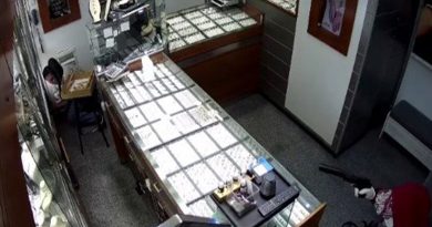 Tuzla’da soyulan kuyumcunun silahla vurulduğu an güvenlik kamerasına yansıdı